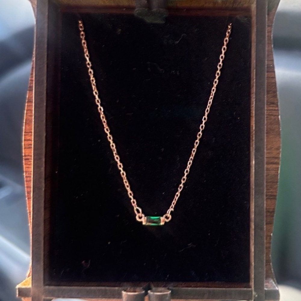 Brand New Rose Gold Plated 925 Sterling Silver Emerald Baguette Dainty Necklace